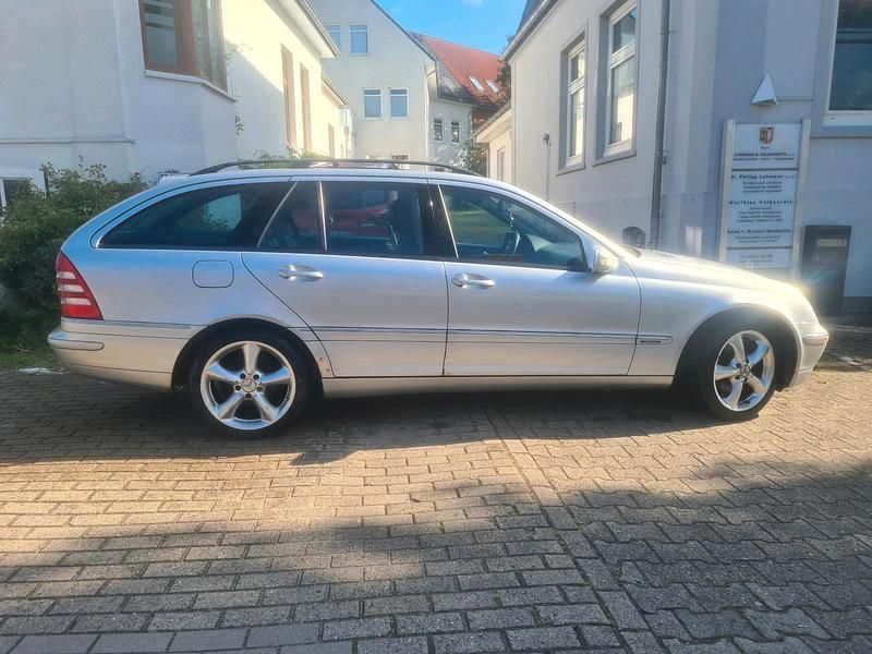 Silber Gebraucht 2002 Mercedes C240 Kombi | 900 € (Superpreis) - Bild 1/4