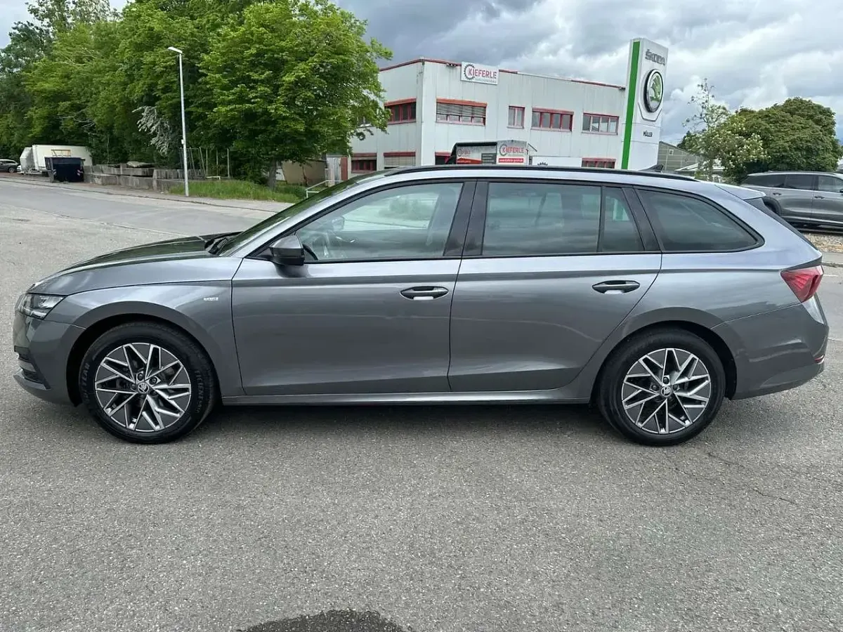 Gebraucht Skoda Octavia Tour 116 PS (85 kW) 2023 Graphite grey Kombi