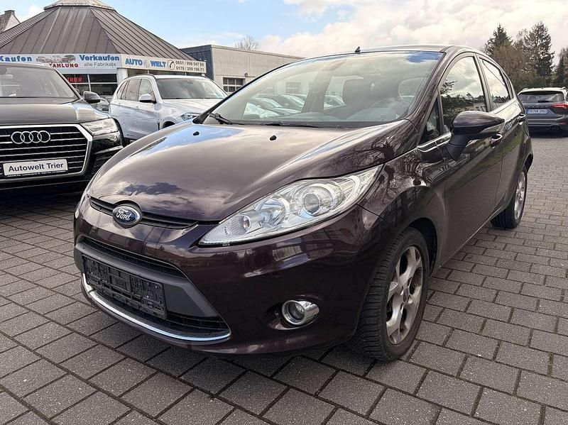 Gebraucht Ford Fiesta 90 PS (66 kW) 2010 Rot Kleinwagen