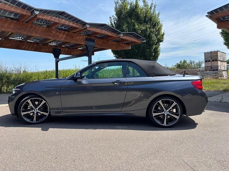 Grau Gebraucht 2018 BMW 220 M Sport Cabrio | 22.990 € (Fairer Preis) - Bild 1/4