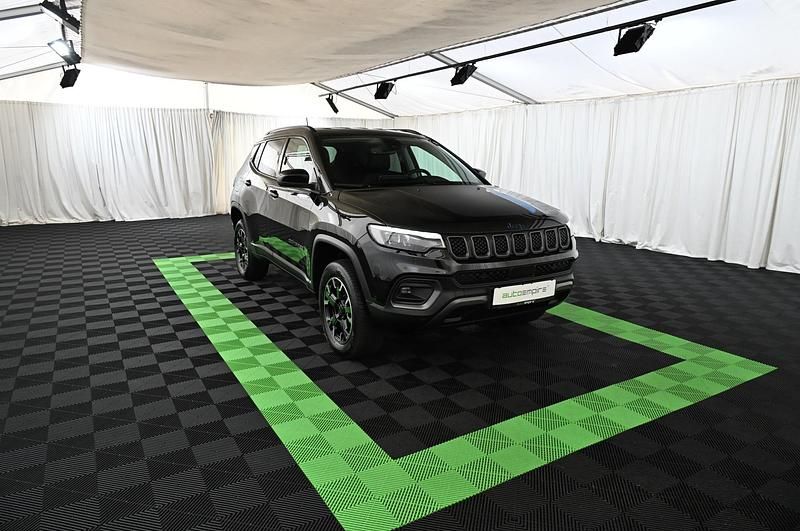 Gebraucht Jeep Compass Trailhawk 241 PS (177 kW) 2024 Schwarz SUV