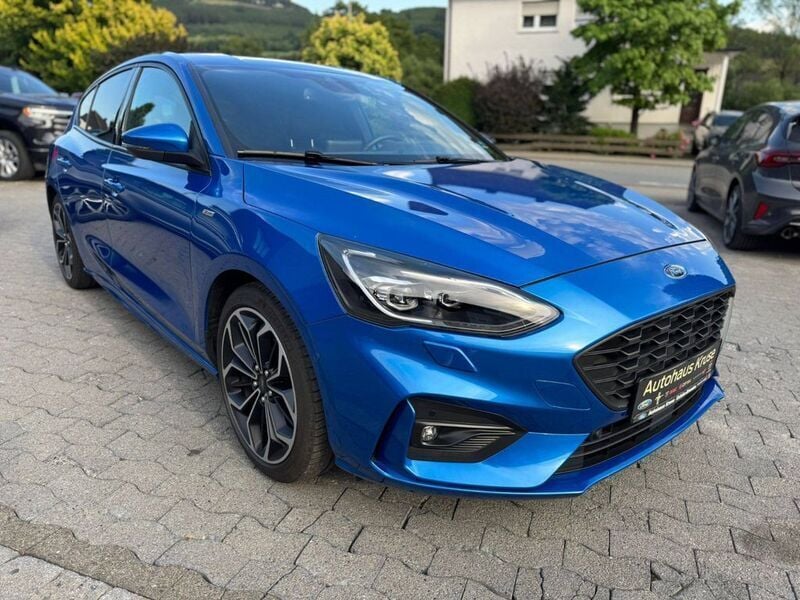 Blau Gebraucht 2019 Ford Focus ST-Line Limousine | 18.990 € (Fairer Preis) - Bild 1/4