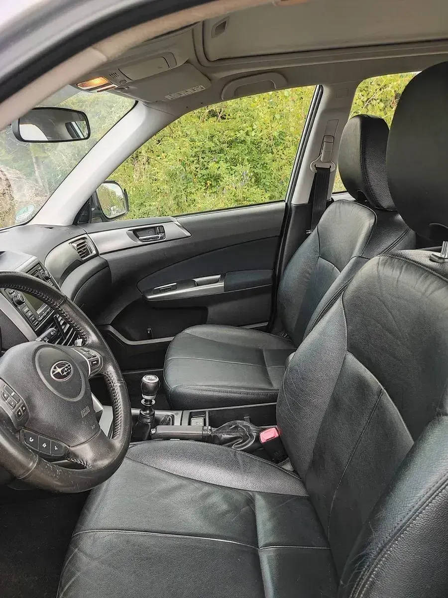Gebraucht Subaru Forester Exclusive+ 147 PS (108 kW) 2011 Silber SUV