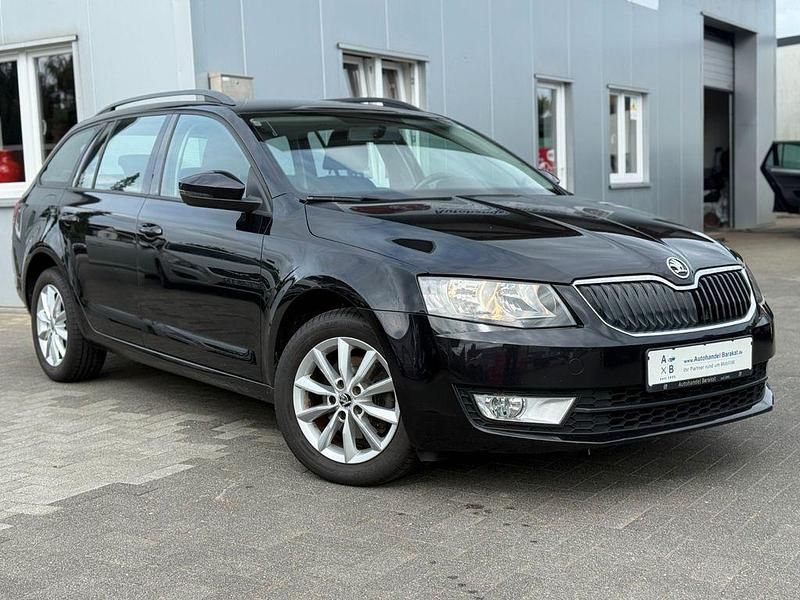 Schwarz Gebraucht 2016 Skoda Octavia Kombi | 10.490 € (Fairer Preis) - Bild 1/4