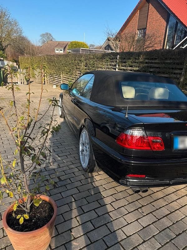 Gebraucht BMW 330 Cabriolet 231 PS (169 kW) 2001 Schwarz Cabrio
