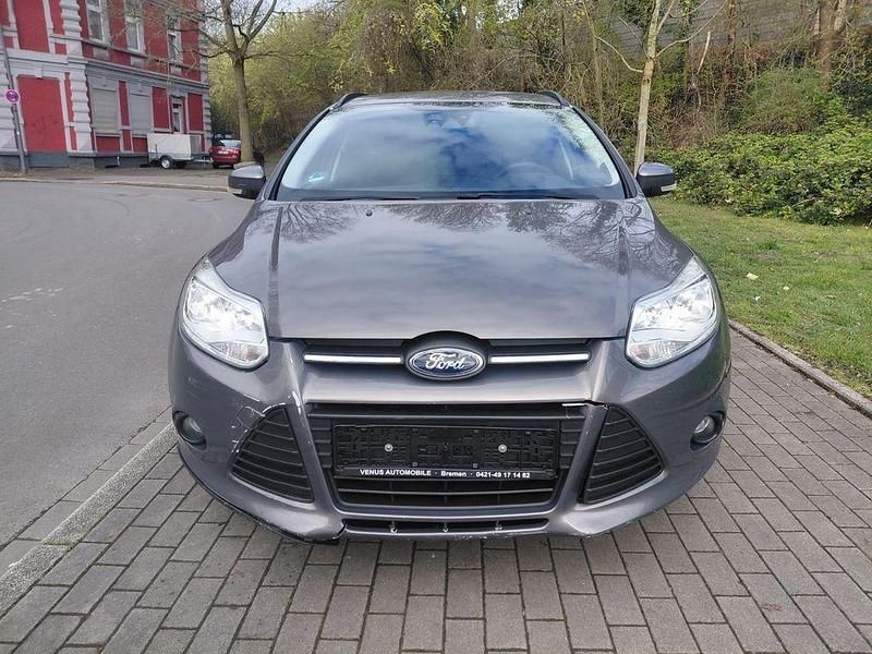 Gebraucht Ford Focus Trend 116 PS (85 kW) 2011 Braun Limousine