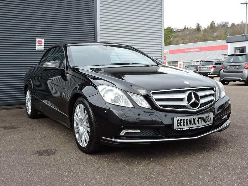 Gebraucht Mercedes E250 204 PS (150 kW) 2010 Schwarz Cabrio