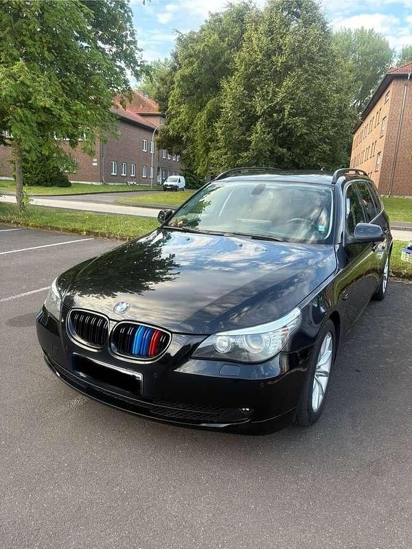 Schwarz Gebraucht 2010 BMW 520 Sport Line Kombi | 6.450 € (Teuer) - Bild 1/4