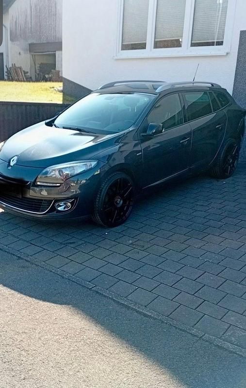 Schwarz Gebraucht 2013 Renault Mégane GrandTour Bose Edition Kombi | 3.300 € (Fairer Preis) - Bild 1/3