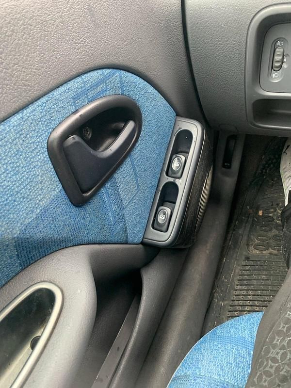 Gebraucht Renault Clio II 90 PS (66 kW) 2000 Blau Kleinwagen