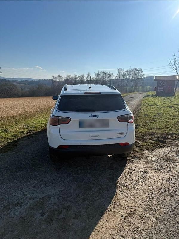 Gebraucht Jeep Compass Longitude 140 PS (102 kW) 2017 Weiß SUV