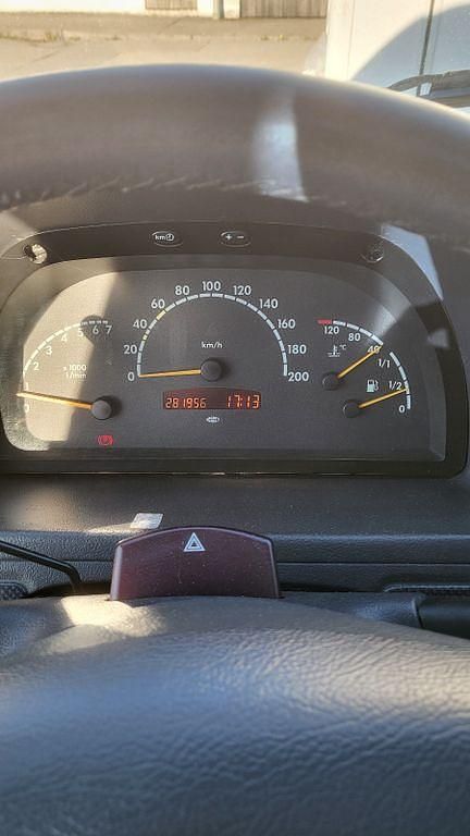 Gebraucht Mercedes V220 122 PS (89 kW) 2000 Silber Van / Kleinbus