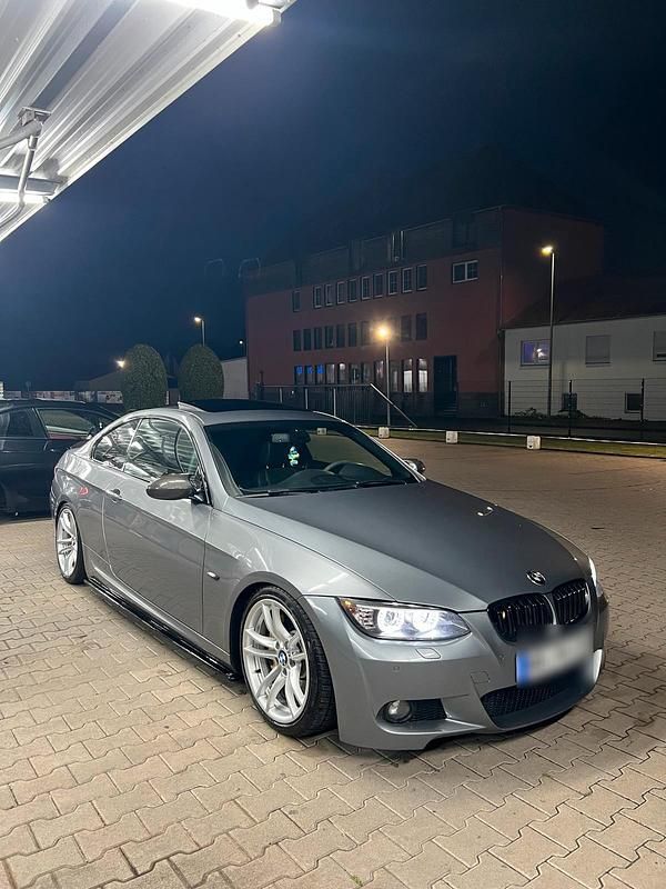 Grau Gebraucht 2009 BMW 335 M Sport Coupé | 17.000 € - Bild 1/4