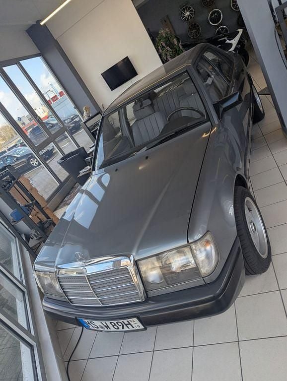Gebraucht Mercedes E300 174 PS (127 kW) 1989 Grau Limousine