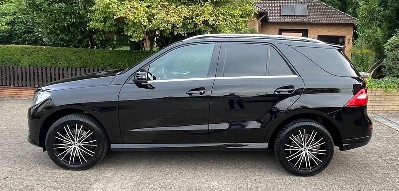 Schwarz Gebraucht 2014 Mercedes ML350 SUV | 15.800 € (Superpreis) - Bild 1/4