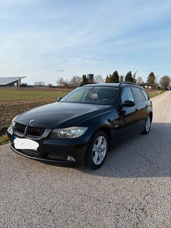 Gebraucht BMW 320 177 PS (130 kW) 2008 Schwarz Kombi