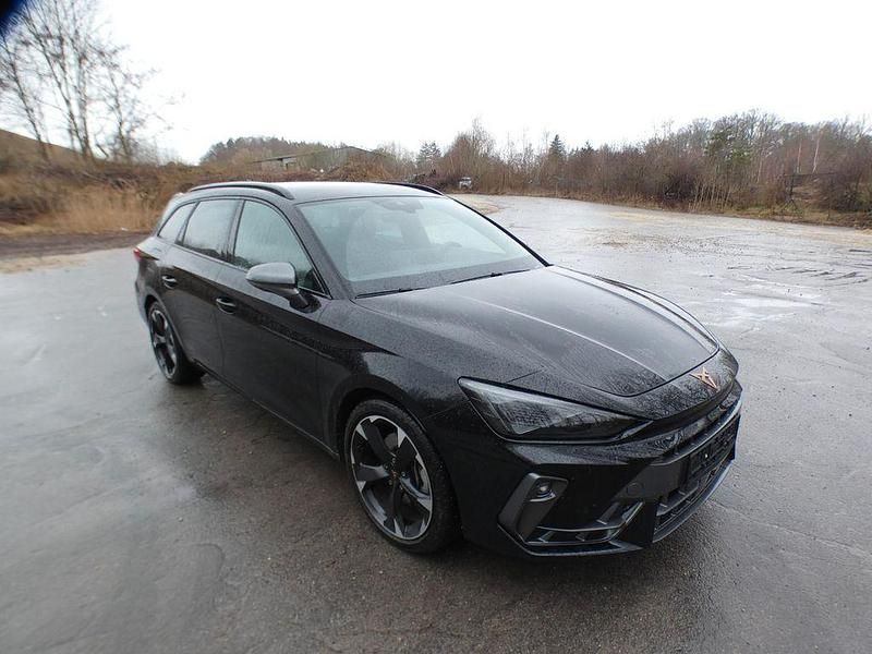 Gebraucht Cupra Leon 150 PS (110 kW) 2025 Glacial weiß metallic Kombi