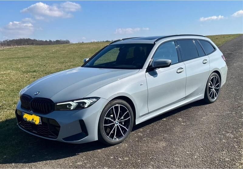 Andere außenfarben Gebraucht 2023 BMW 330 M Sport Kombi | 39.599 € (Superpreis) - Bild 1/4