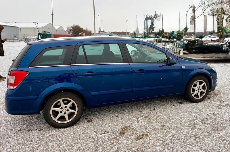 Gebraucht Opel Astra 116 PS (85 kW) 2008 Blau Kombi