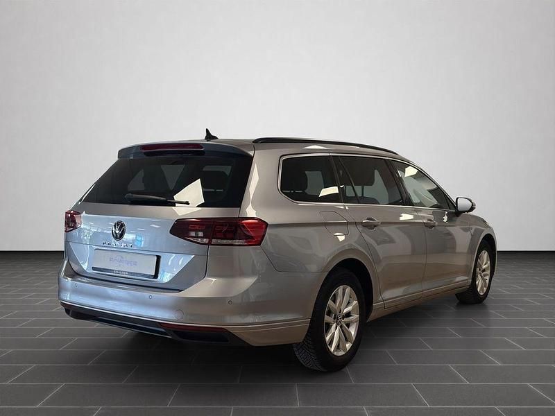 Gebraucht VW Passat Business 150 PS (110 kW) 2021 Pyritsilber metallic (metallic) Kombi