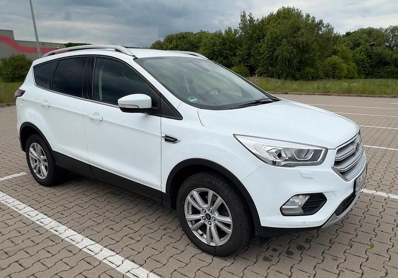 Gebraucht Ford Kuga 120 PS (88 kW) 2018 Weiß SUV