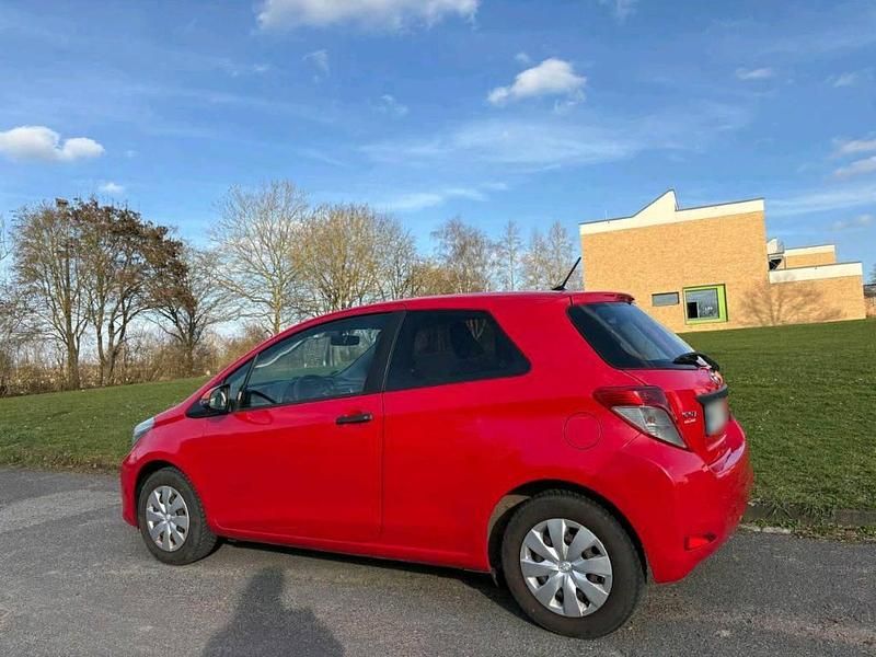 Gebraucht Toyota Yaris 2012 Rot Kleinwagen