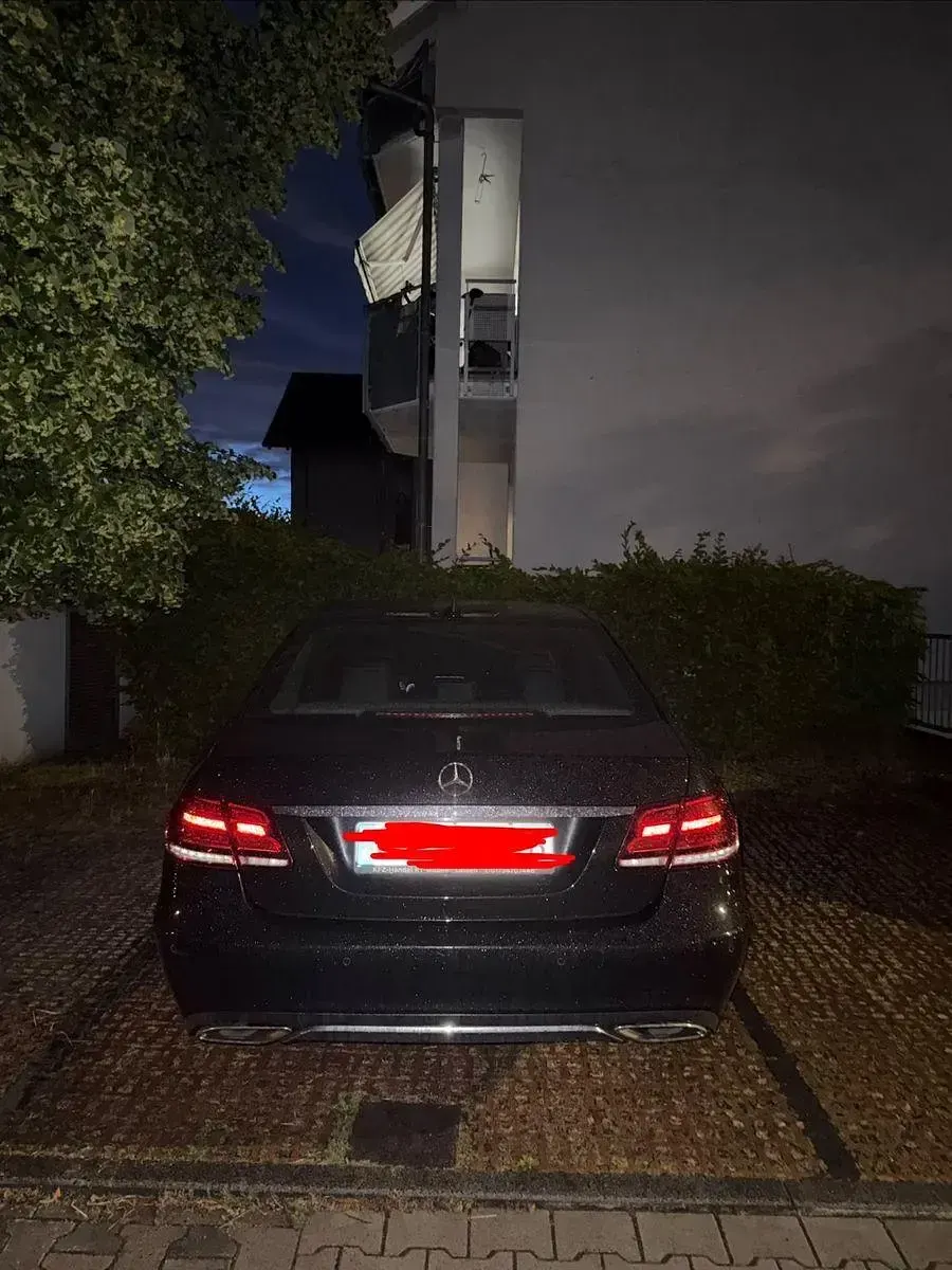Gebraucht Mercedes E220 Edition 170 PS (125 kW) 2013 Schwarz Limousine