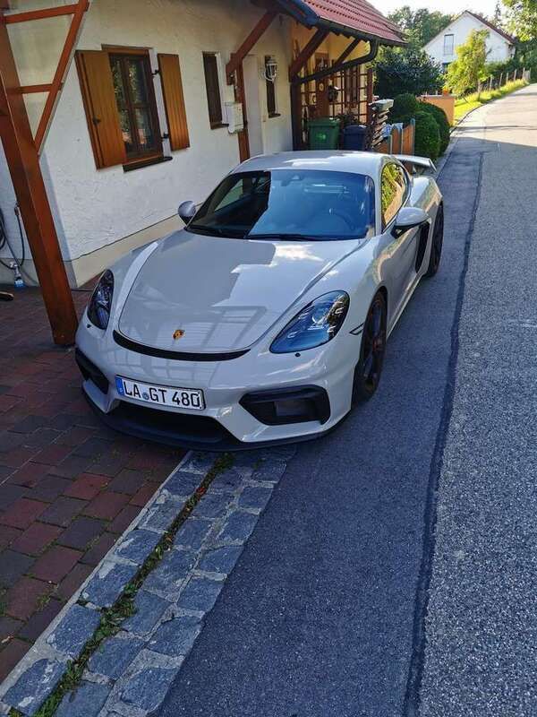 Grau Gebraucht 2022 Porsche Cayman GT4 Coupé | 118.900 € (Etwas zu teuer) - Bild 1/4