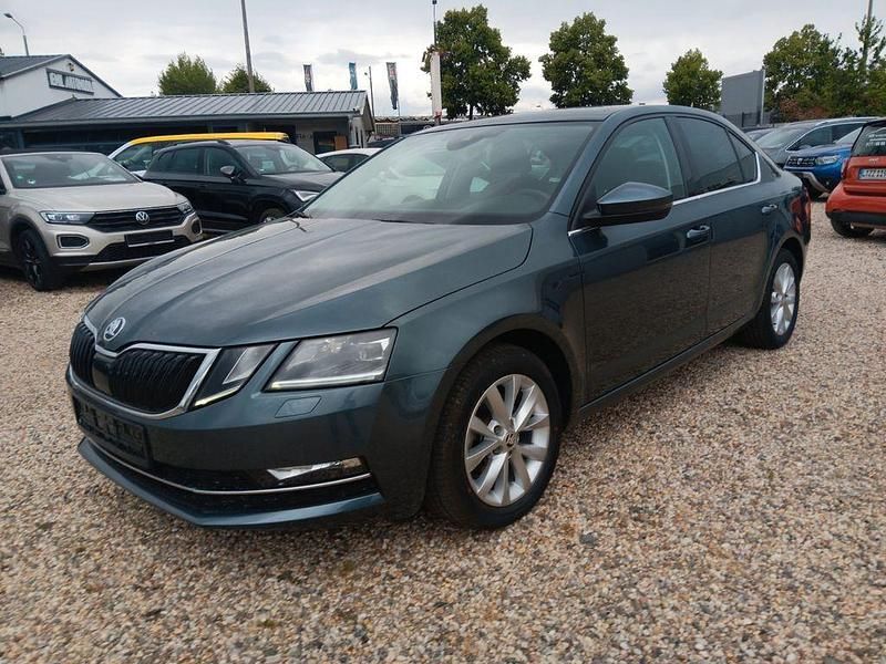 Grau Gebraucht 2018 Skoda Octavia Style Limousine | 16.990 € (Fairer Preis) - Bild 1/4