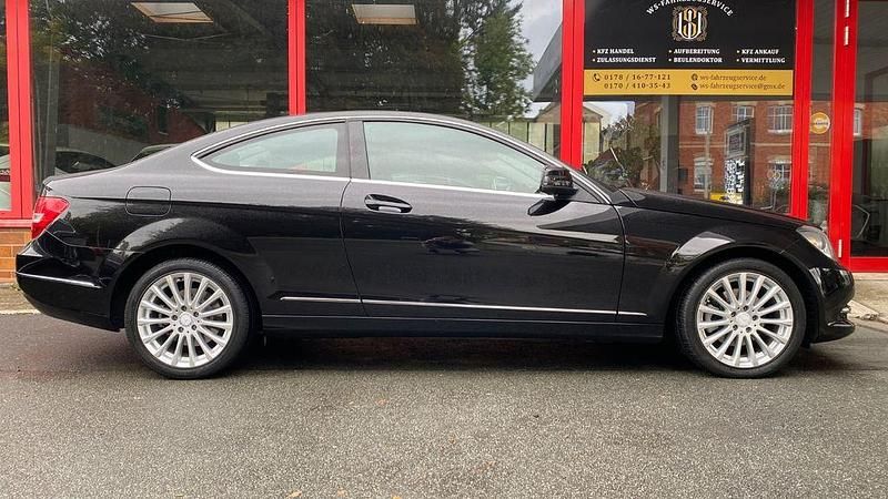Schwarz Gebraucht 2012 Mercedes C250 Coupé | 17.450 € (Fairer Preis) - Bild 1/4