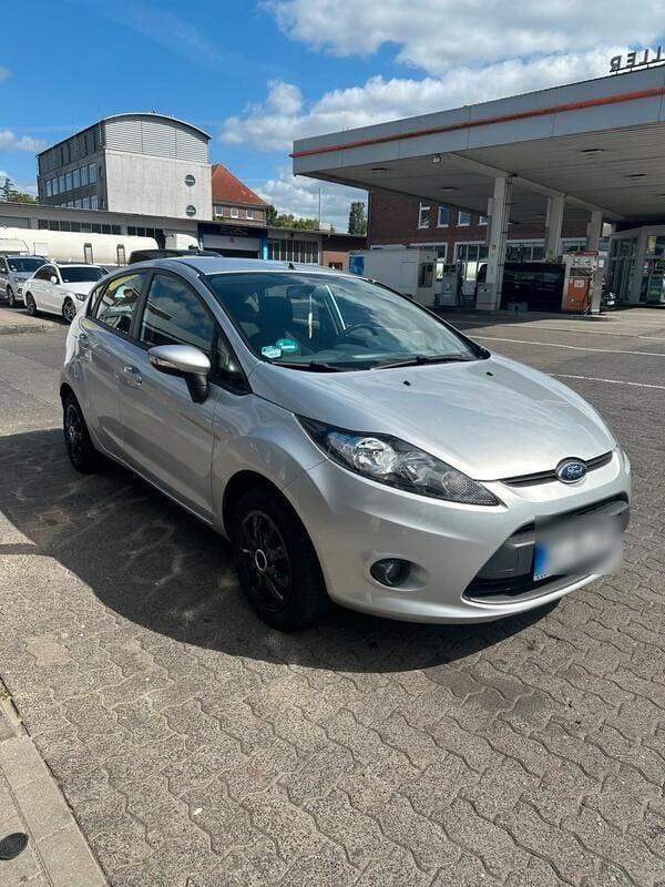 Silber Gebraucht 2011 Ford Fiesta Kleinwagen | 3.500 € (Fairer Preis) - Bild 1/4