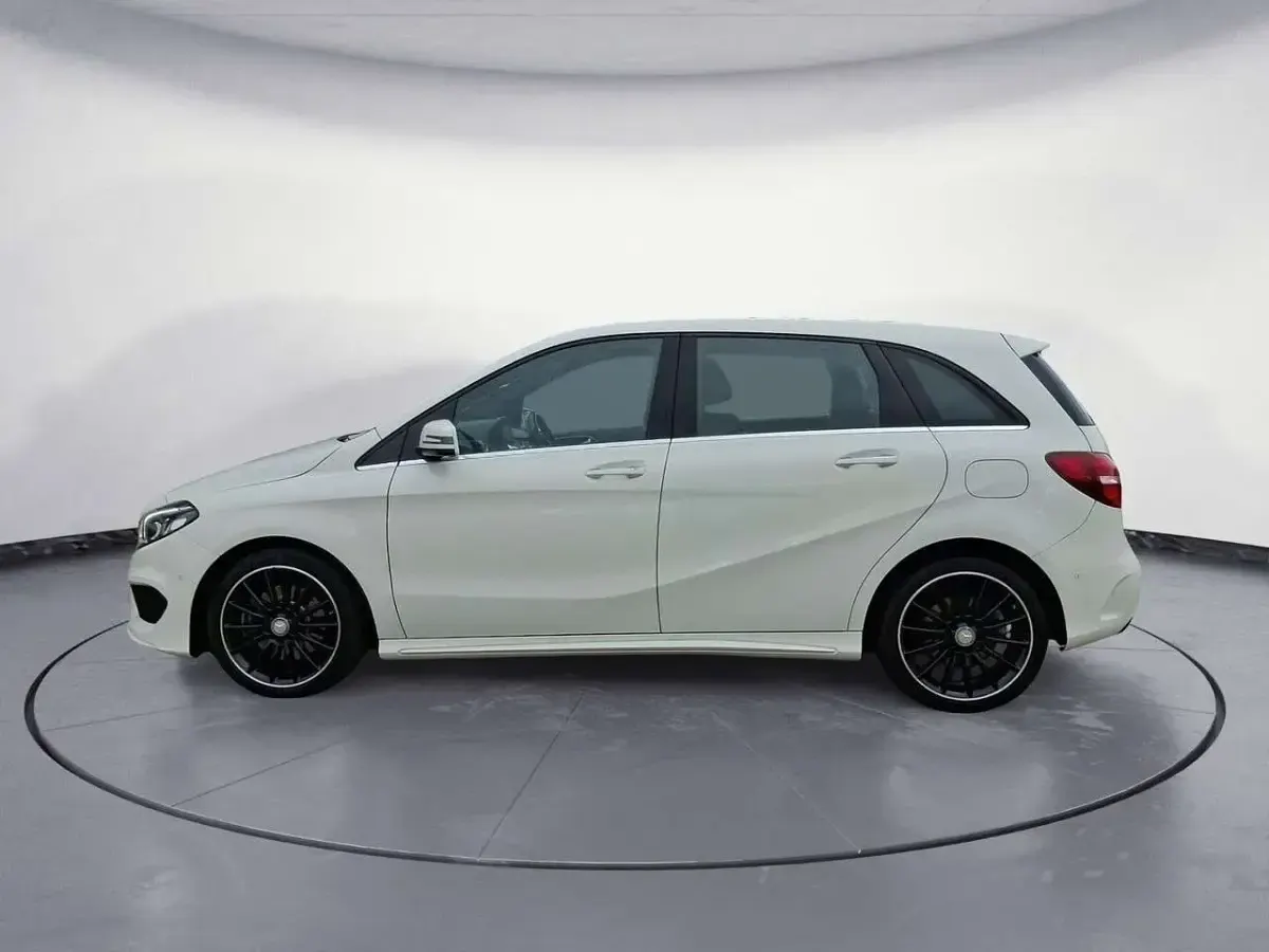 Gebraucht Mercedes B220 AMG line 184 PS (135 kW) 2015 Weiß Kleinwagen