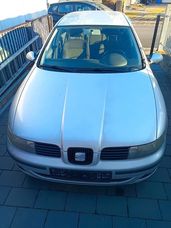 Silber Gebraucht 2003 Seat Leon Kleinwagen | 799 € - Bild 1/4