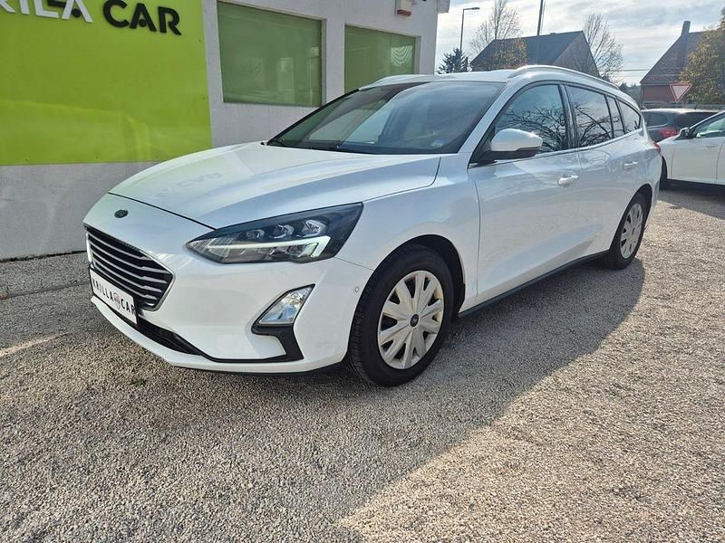 Weiß Gebraucht 2021 Ford Focus Cool & Connect Limousine | 10.500 € (Teuer) - Bild 1/4