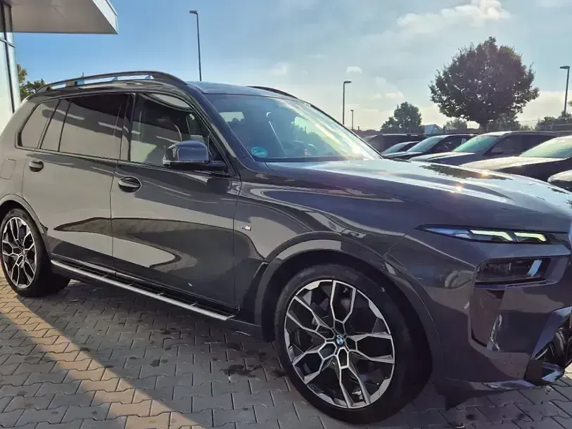 Gebraucht BMW X7 Efficient Dynamics 352 PS (258 kW) 2025 Grau SUV