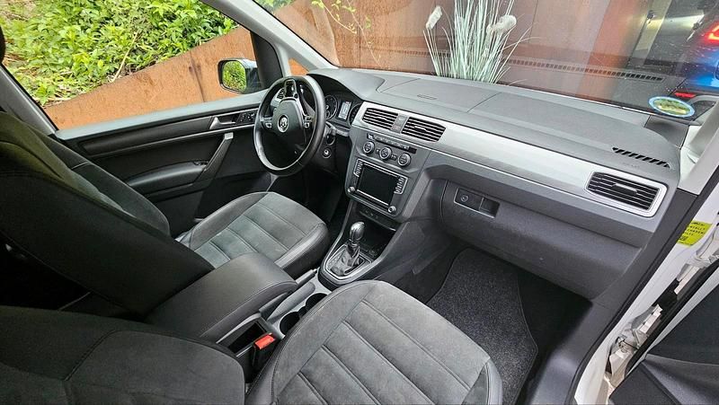 Gebraucht VW Caddy Highline 135 PS (99 kW) 2020 Weiß Van / Kleinbus