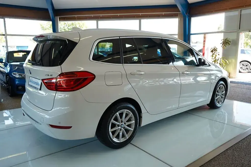 Gebraucht BMW 218 Gran Tourer Luxury Line 136 PS (100 kW) 2015 Weiß Van / Kleinbus