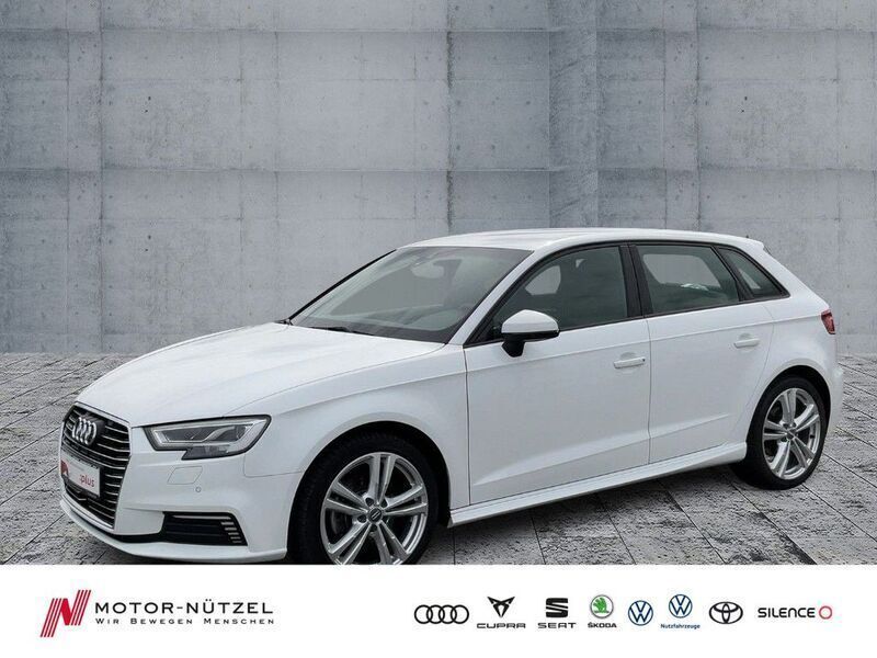 Weiß Gebraucht 2020 Audi A3 Sportback e-tron S-Line Limousine | 19.450 € (Superpreis) - Bild 1/4
