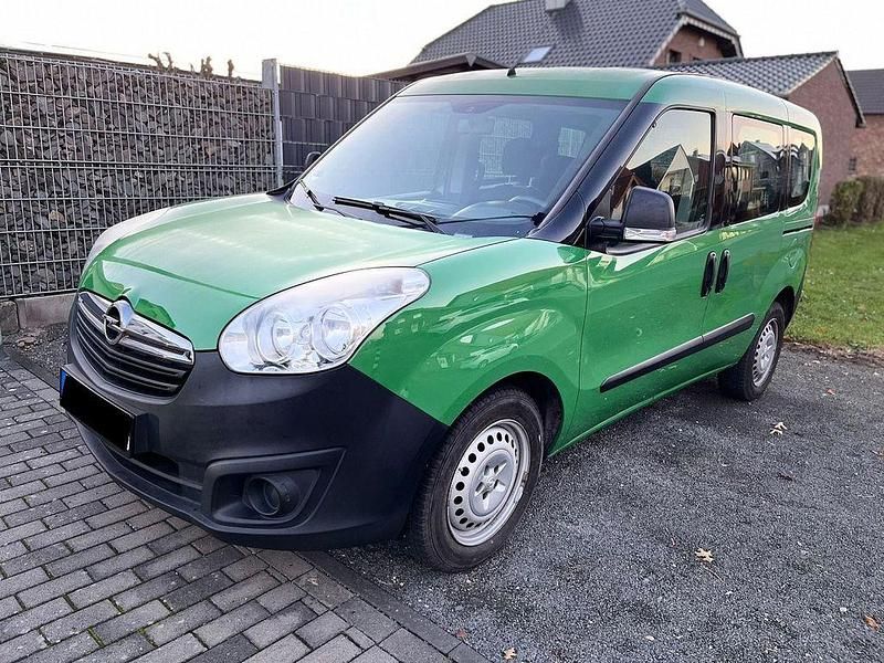 Grün Gebraucht 2014 Opel Combo Van / Kleinbus | 6.800 € (Fairer Preis) - Bild 1/4