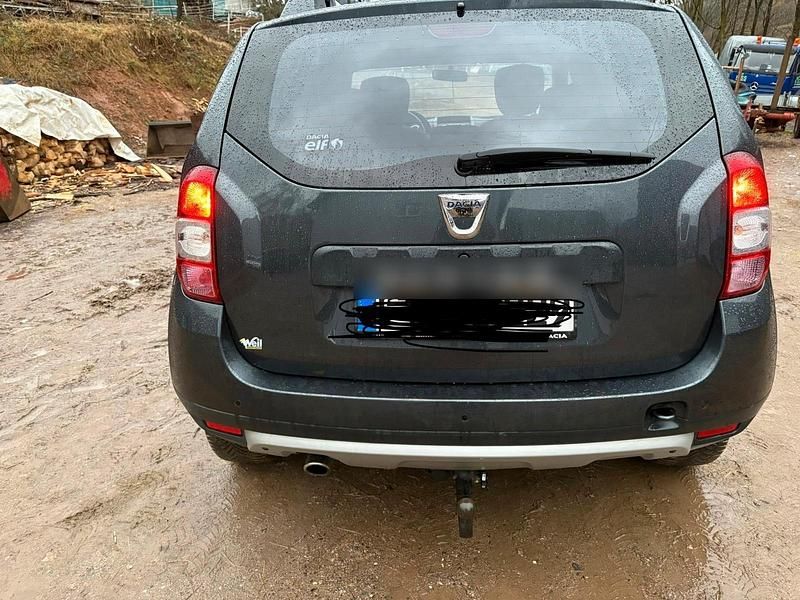 Gebraucht Dacia Duster Lauréate 114 PS (83 kW) 2017 Grau SUV