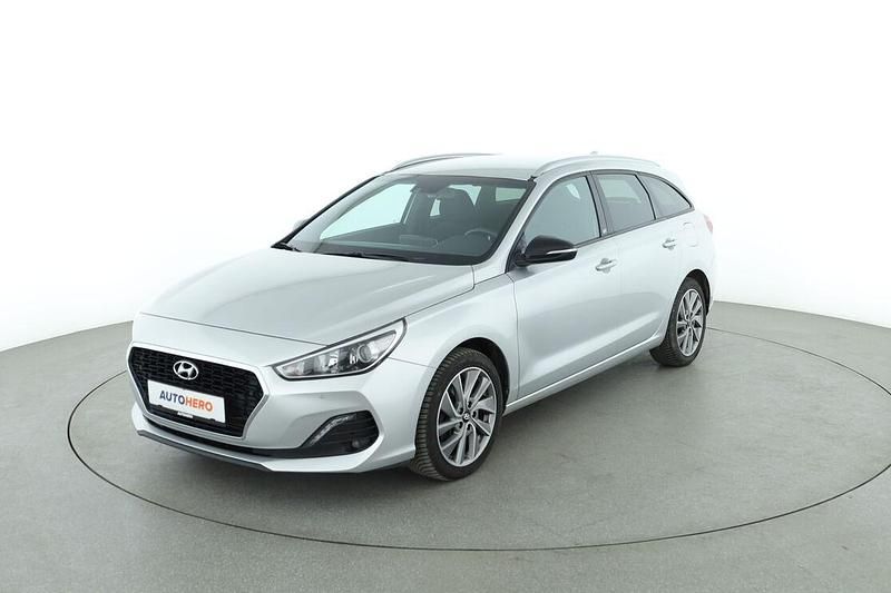 Silber Gebraucht 2019 Hyundai i30 Style Kombi | 13.660 € (Guter Preis) - Bild 1/3