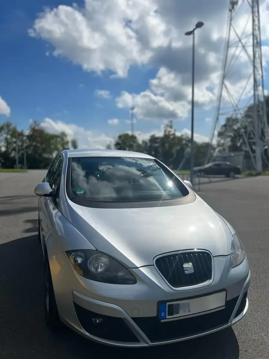 Occasion Seat Altea 104 ch (76 kW) 2011 Argent Berline