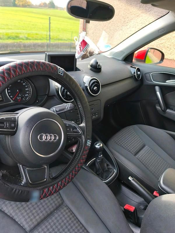 Gebraucht Audi A1 122 PS (89 kW) 2011 Rot Kleinwagen
