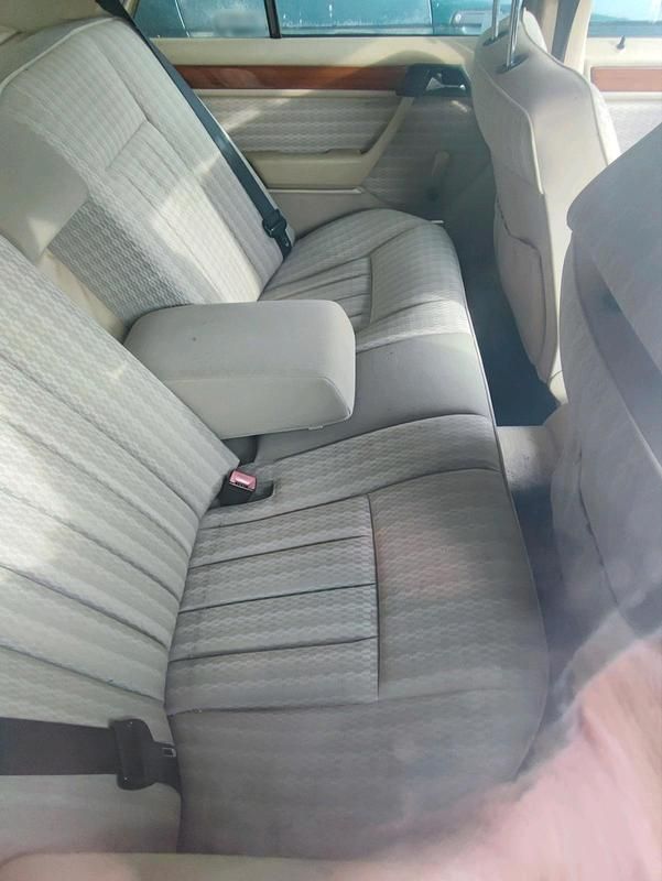 Gebraucht Mercedes E230 132 PS (97 kW) 1992 Braun Limousine