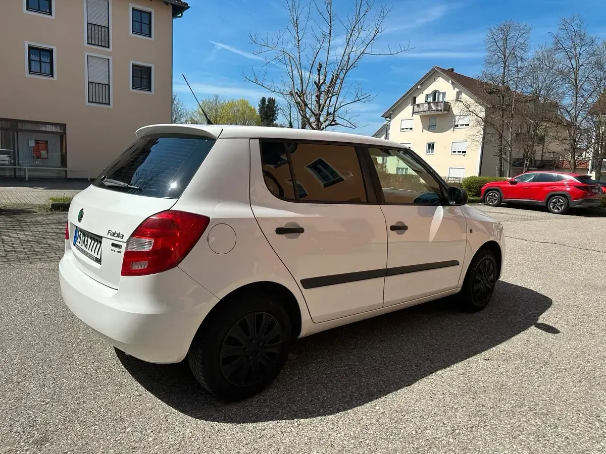 Second-hand Skoda Fabia 85 CP (62 kW) 2012 Alb Hatchback