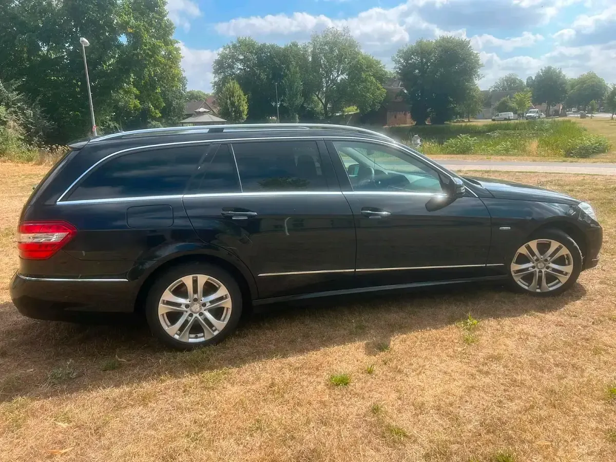 Gebraucht Mercedes E350 231 PS (169 kW) 2010 Schwarz Kombi