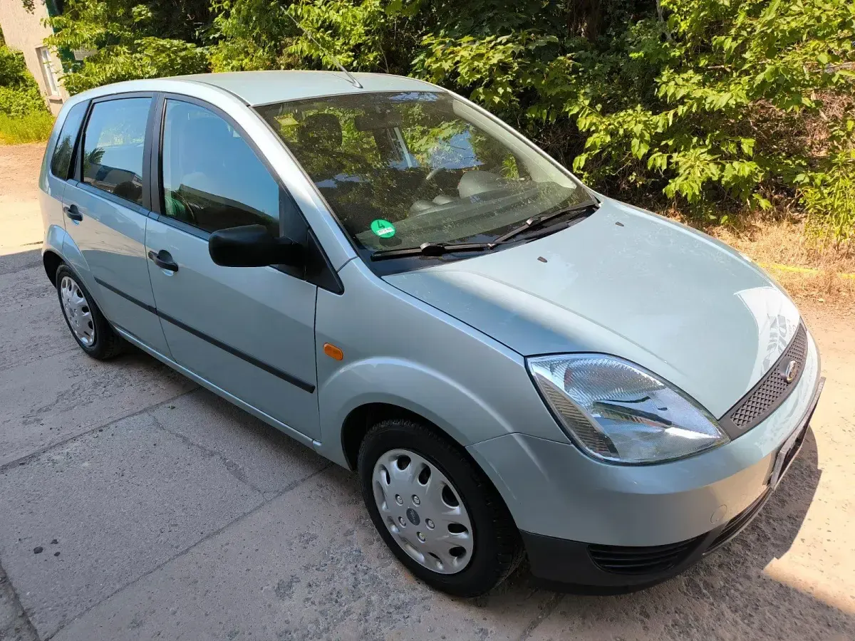 Gebraucht Ford Fiesta 80 PS (58 kW) 2005 Silber Kleinwagen