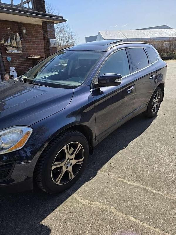 Gebraucht Volvo XC60 Momentum 163 PS (119 kW) 2012 Blau SUV