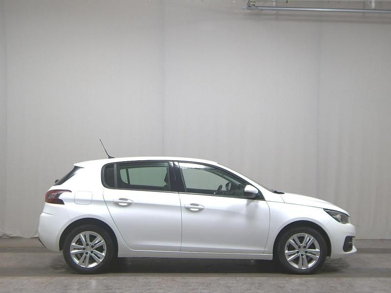 Weiss Gebraucht 2021 Peugeot 308 Active Limousine | 11.980 € (Superpreis) - Bild 1/4