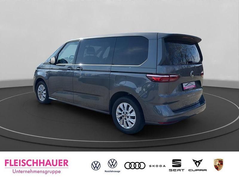 Gebraucht VW Multivan Basis 150 PS (110 kW) 2024 Grau Van